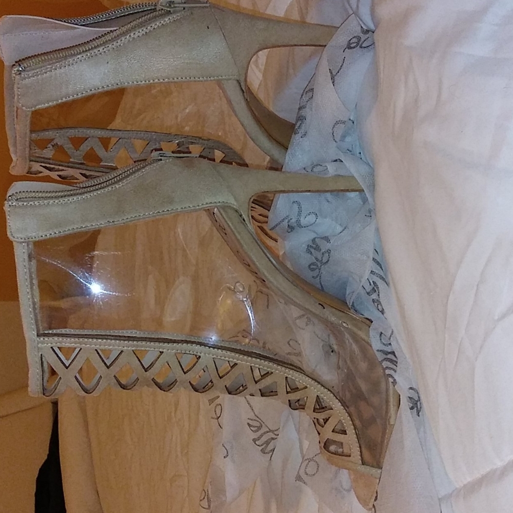 Shoes - Picture 5 of 6